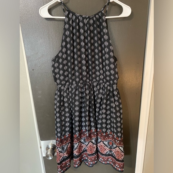 Francesca’s Black, White and Red dress - Picture 5 of 6